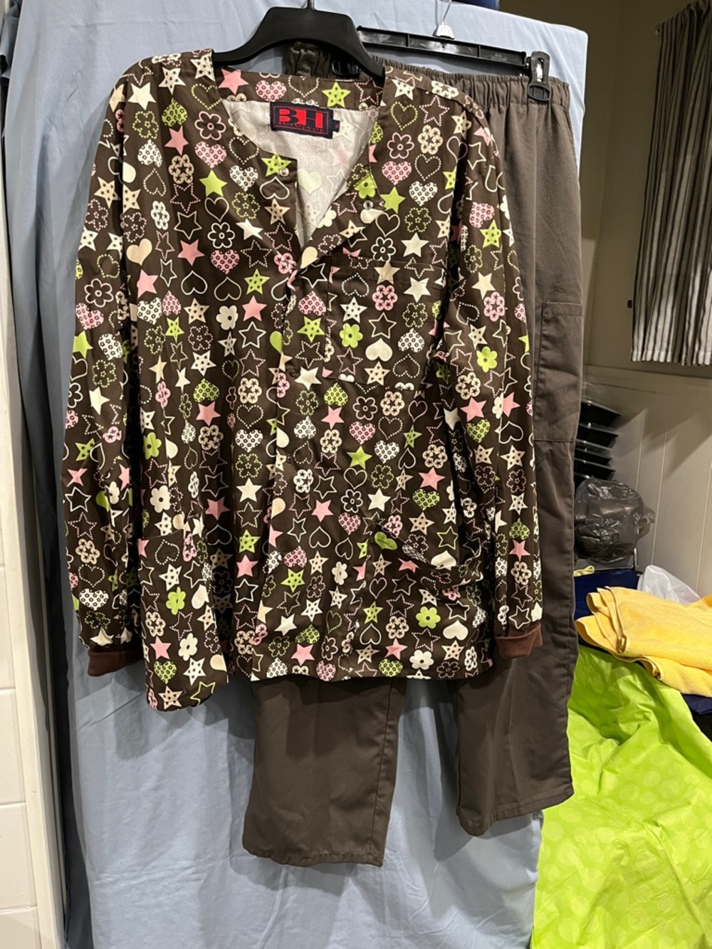B.U.I Brown Star & Flower Print scrub 2pc pant 1XtopXL